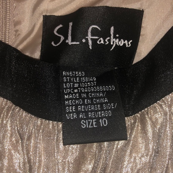 Dress - Picture 4 of 4